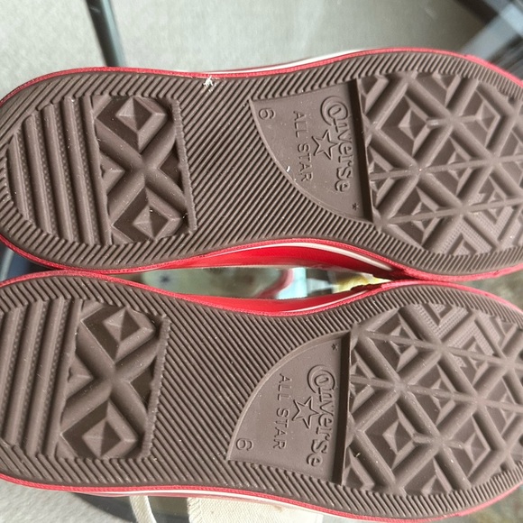 Converse Comme des Garçons Play x White Sneakers with Red soles. - Picture 5 of 11